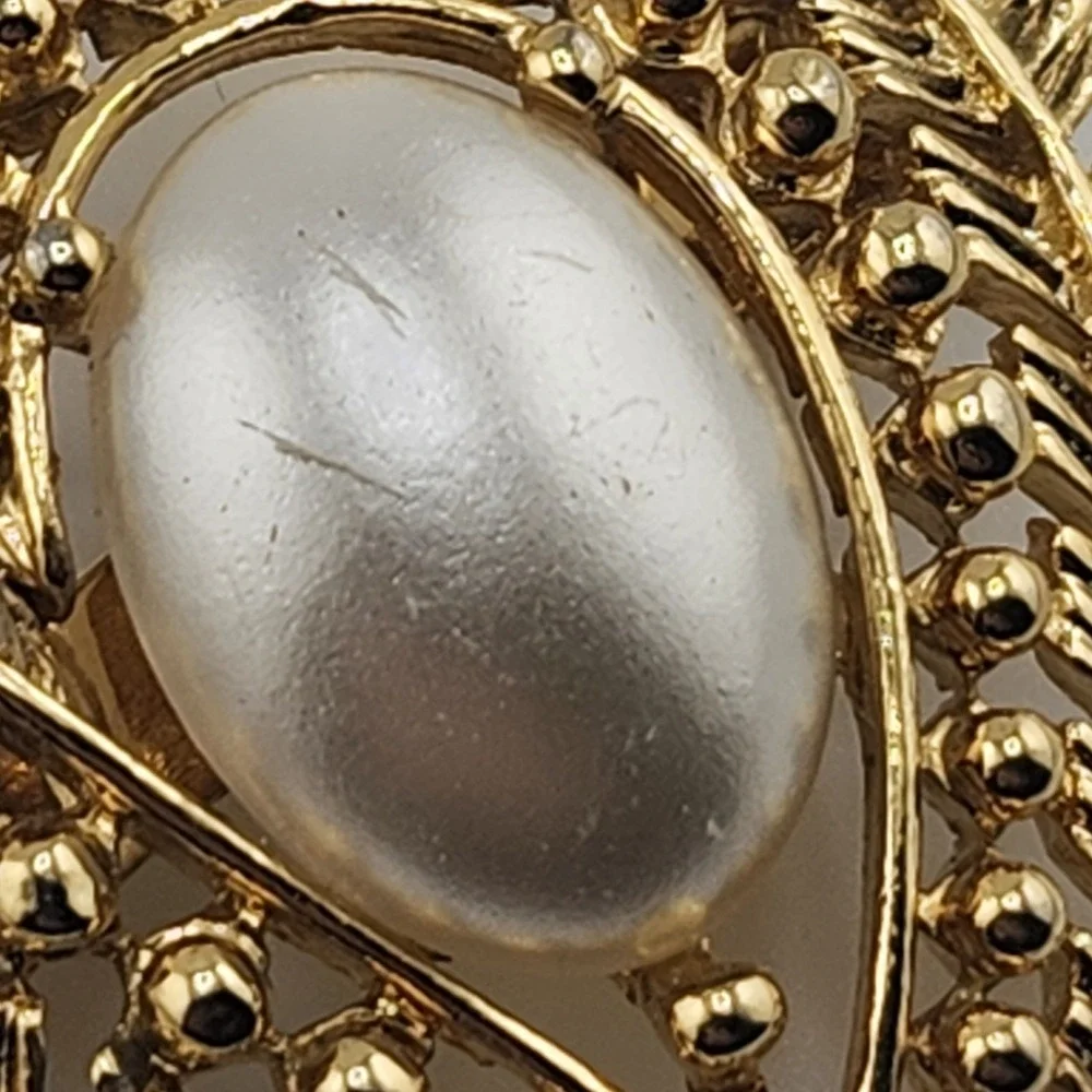 vintage‎ Gold Tone Leaf Faux Pearl Brooch